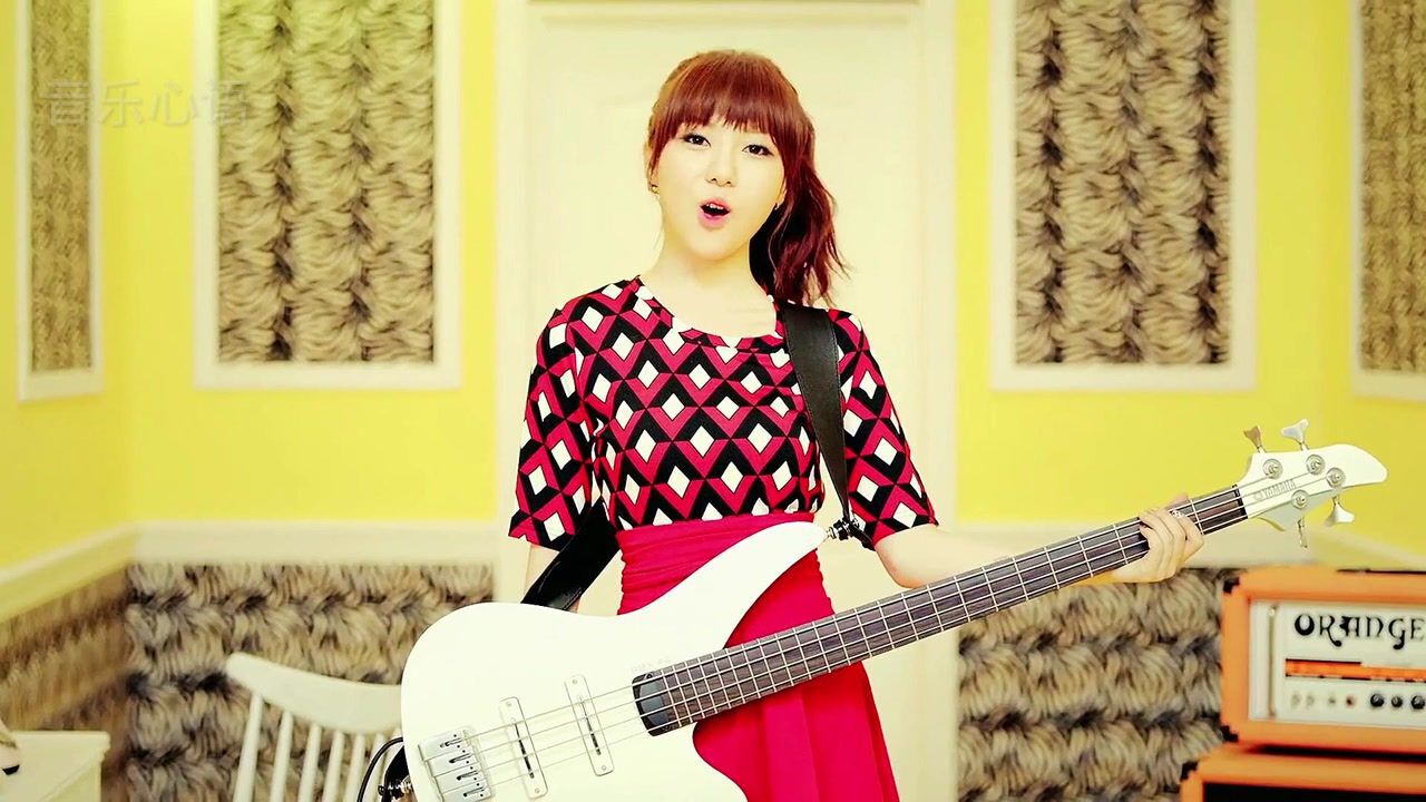 韩国女团aoa-mv《 moya》