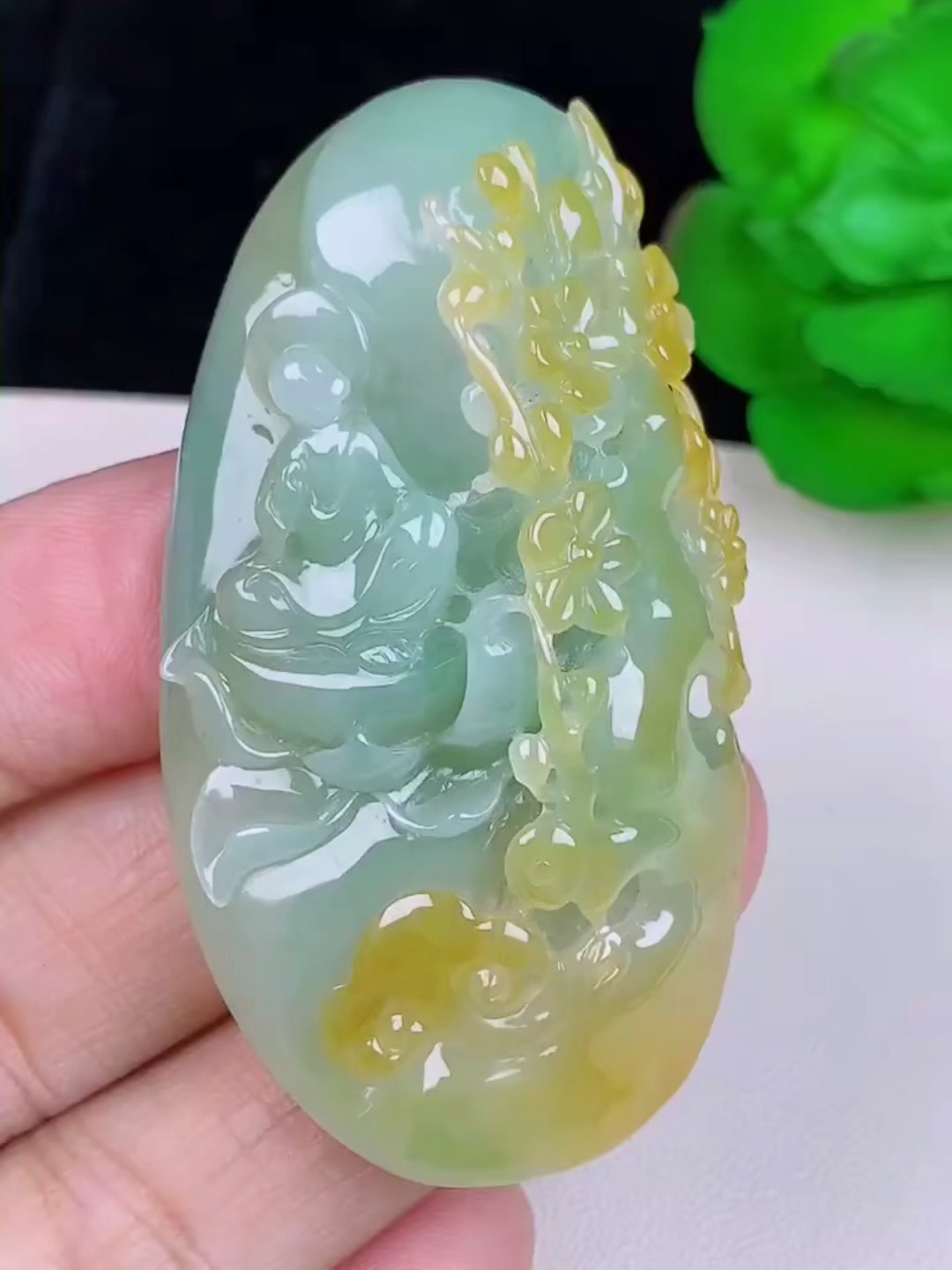 俏色雕刻翡翠花开见佛