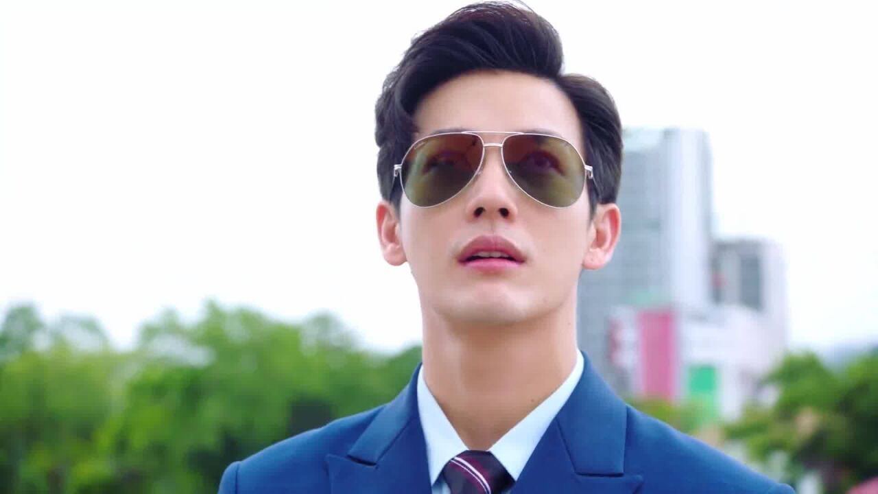 狐狸的夏天:霸道总裁帅气出场,员工们吓得没一人敢吱声