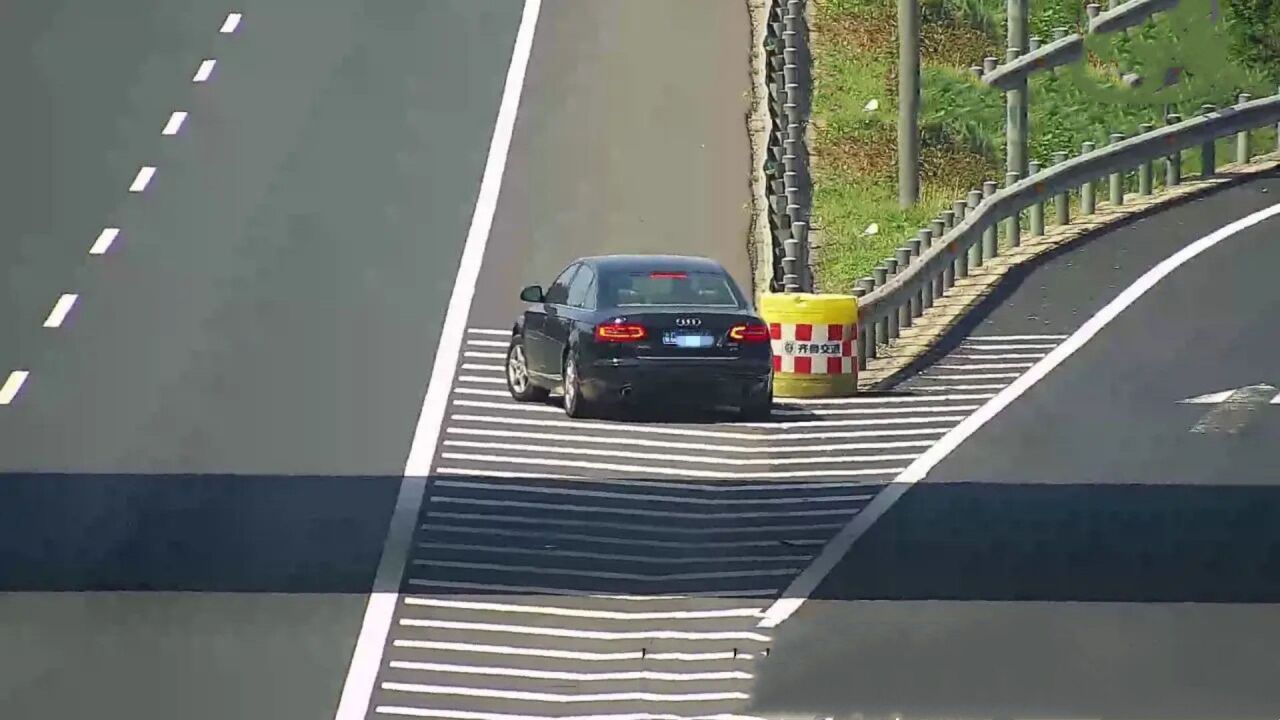高速错过出口,不要倒车!交警教你一招,不用绕路,不扣分不罚款