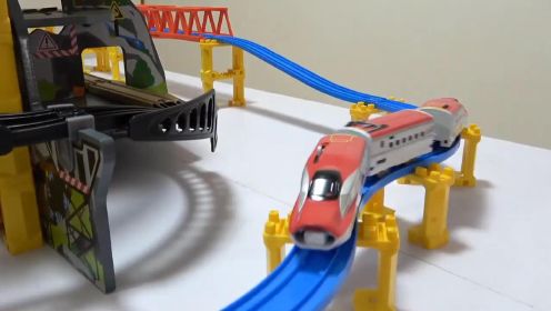 轨道火车玩具来啦，一起来看看吧！