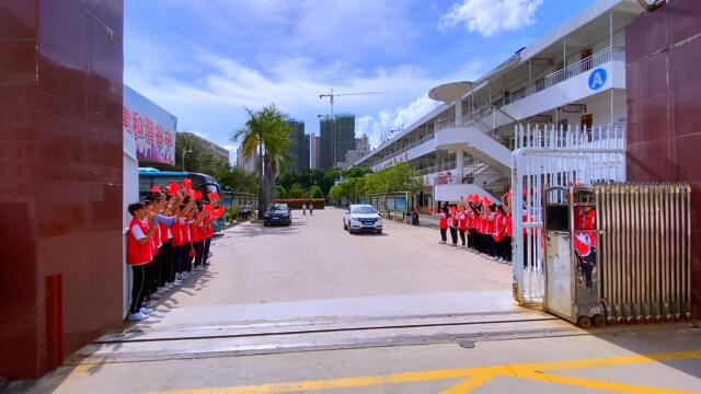 谷饶中学高一高二学生为高三学生高考呐喊加油