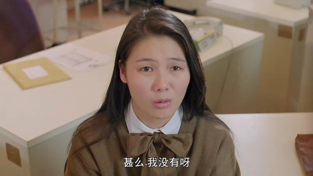 小伙去银行打劫女职员处女贞操,女职员说没有,只有胖妞有.