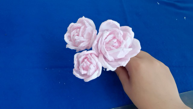 手工纸巾花的制作方法图片