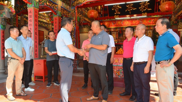 桥柱铁峰理事会举行2022年桥柱中学办学质量稳步提升鼓励仪式