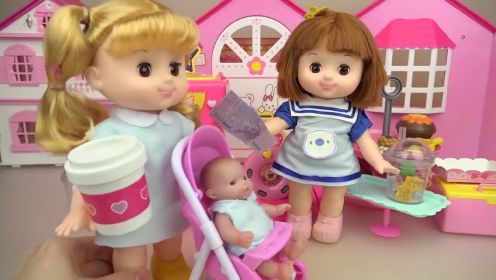 过家家洋娃娃系列：小娃娃和小宝宝一起吃蛋糕
