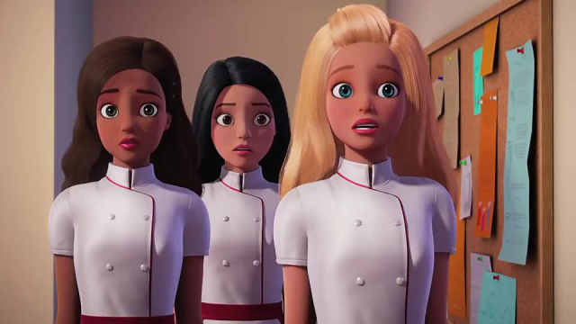 芭比之间谍小队:芭比们不会做饭,把整个厨房搞得一团糟