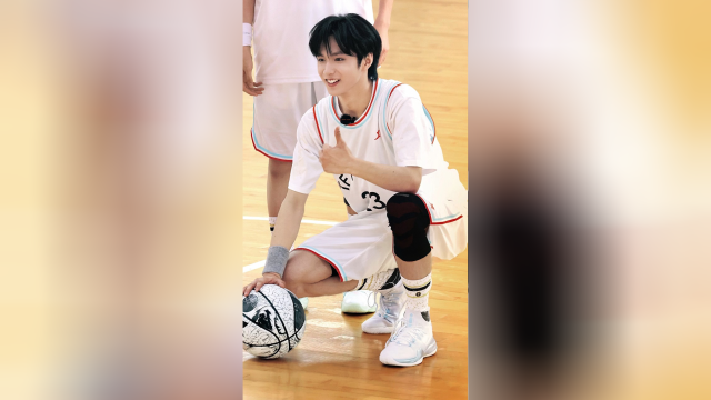 刘耀文:运动会神图