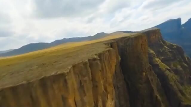 《最后一滴泪》《海蚀崖》《后来》《她的背影》《天堂的草原》《吉祥藏历年》