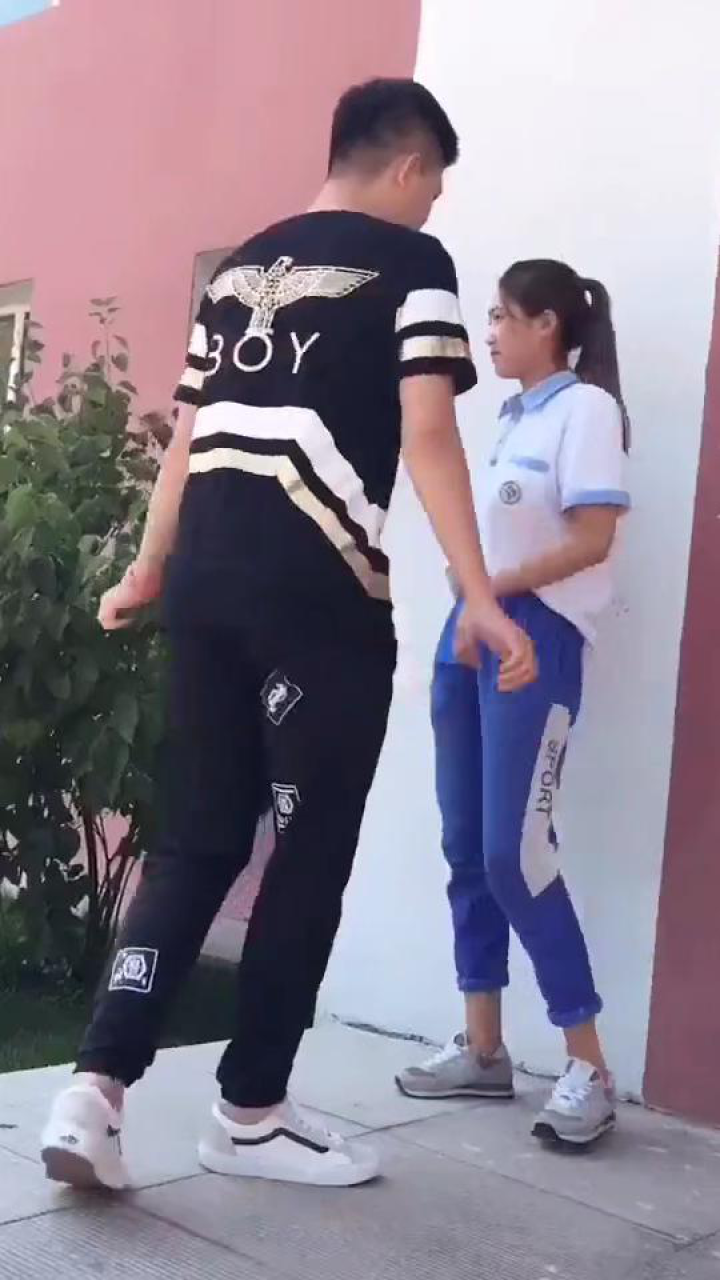 拖女同学鞋子,挠痒痒,这简直就是恋爱的开始啊_高清1080P在线观看平台_腾讯视频