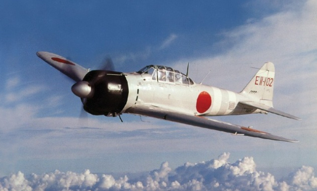 二战日本零式战斗机,以每小时两百英里的速度,进行地毯式轰炸