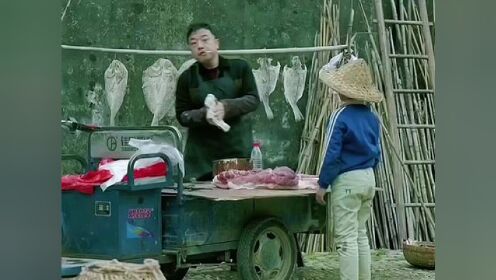 #男孩卖鸡被欺负，鸡丢了没想到他的做法让人震惊 #八只鸡 #影视剪辑 #精彩片段