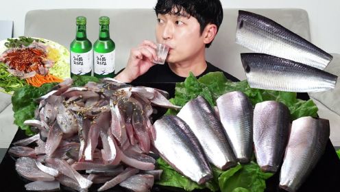 韩思聪生吃鲥鱼，好像萝卜条子，这种鱼在中国快要灭绝了，韩国却很多