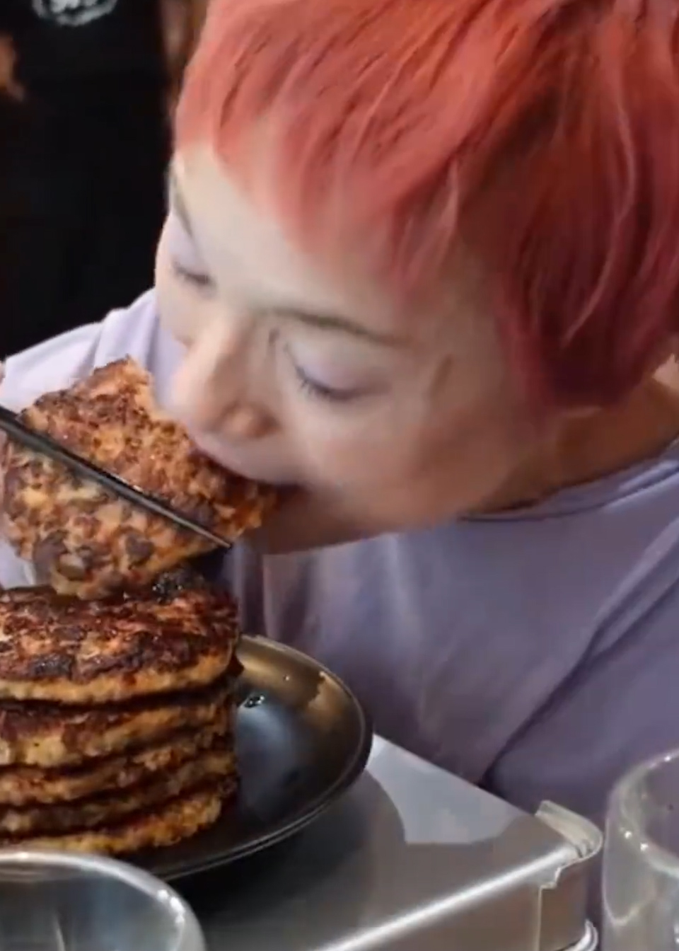 日本女大胃王菅原初代患肠癌病逝曾10分钟吞399碗荞麦面