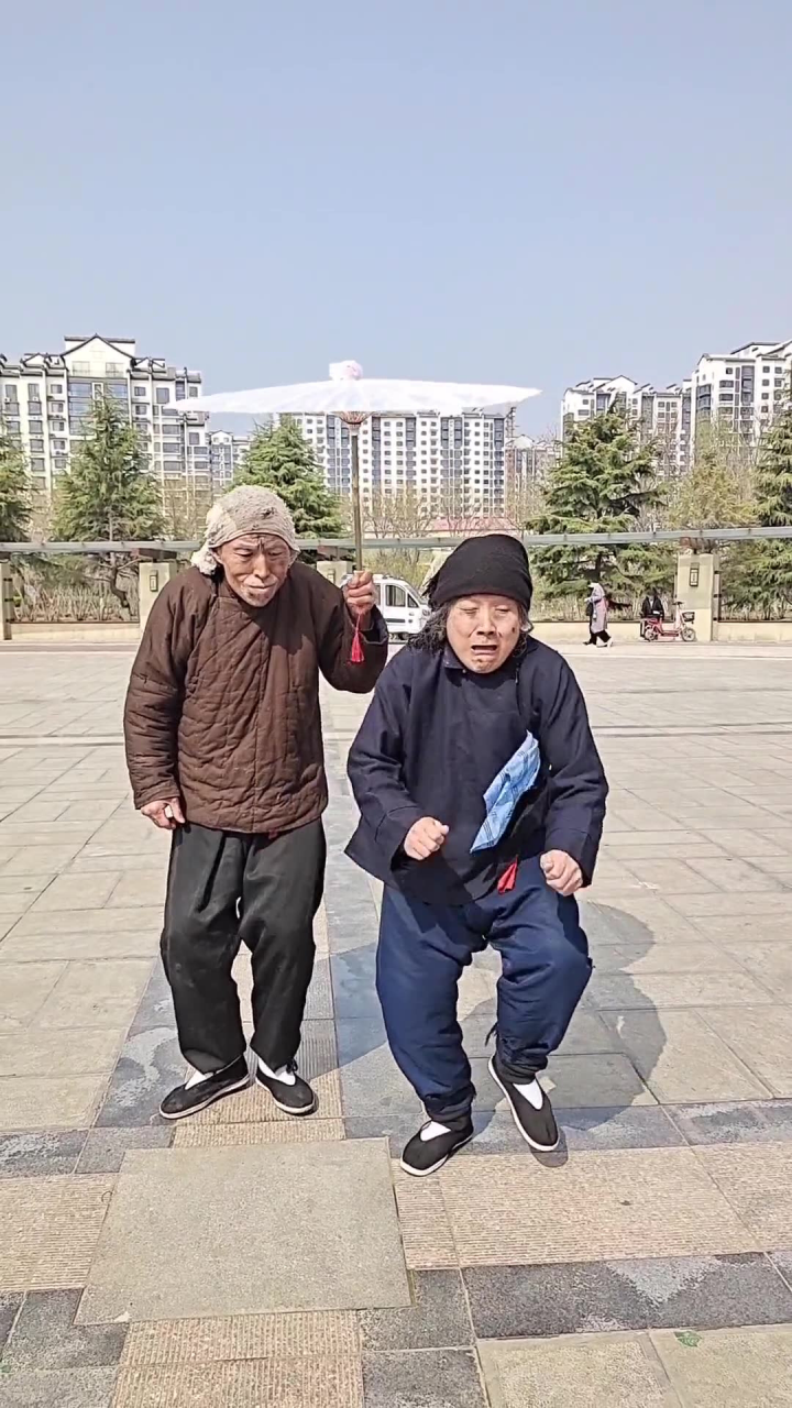 反串老太太 #热门舞蹈 #搞笑视频纯属娱乐开心就好