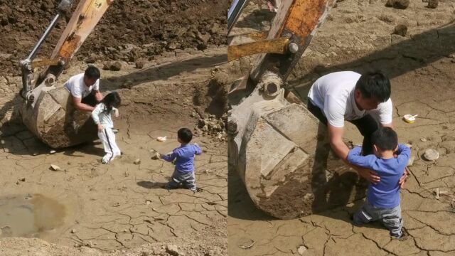 弟弟捡贝壳陷入泥潭,姐姐心急去救双双被困,挖机师傅将姐弟救出