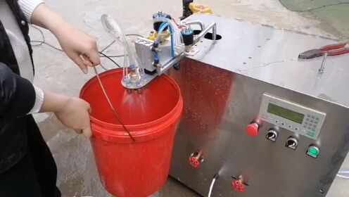 固体酒精灌装机
小工厂适用
大川机械出品