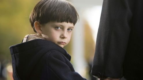 《凶兆》：这个小男孩竟是恶魔之子，所有的意外都是他操控的