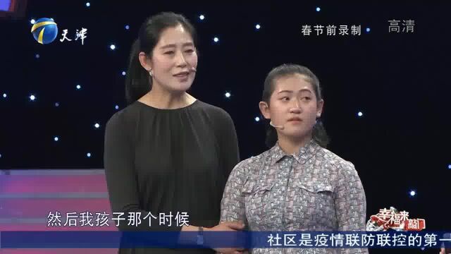 妈妈把“捡”来的孩子当宝贝对待,亲生女儿吃醋了!