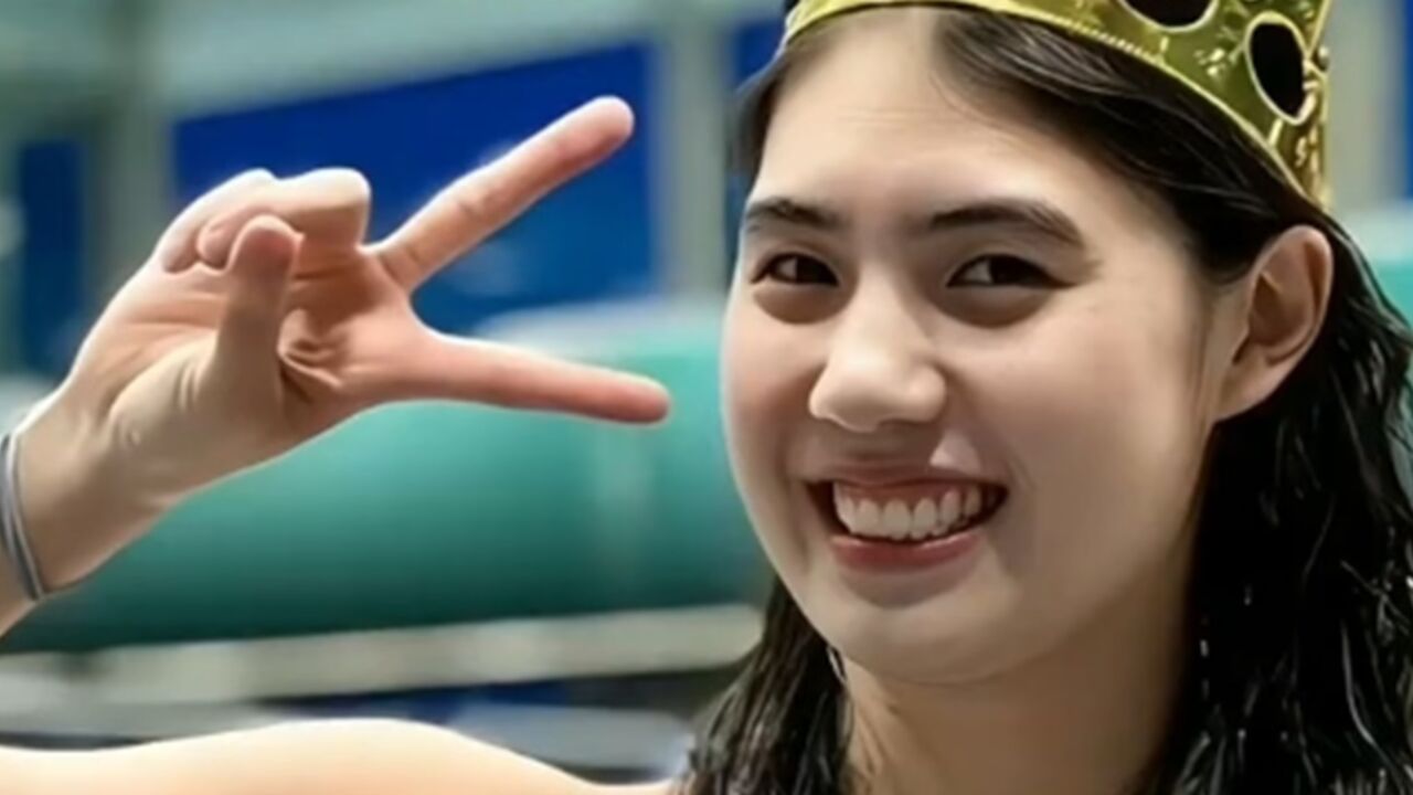 荣登宝座加冕王冠!张雨霏游泳世界杯蝶泳夺冠,用英文流利接受采访