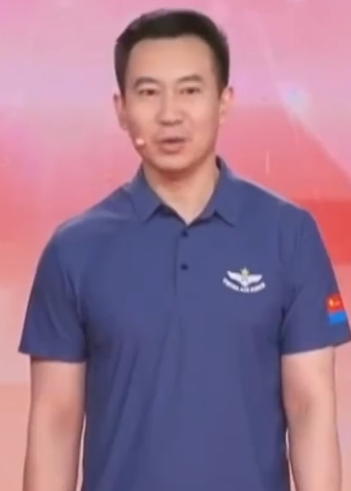 王亚平丈夫赵鹏讲述当航天员家属的感受:"去分担去承受去奋斗,我觉得