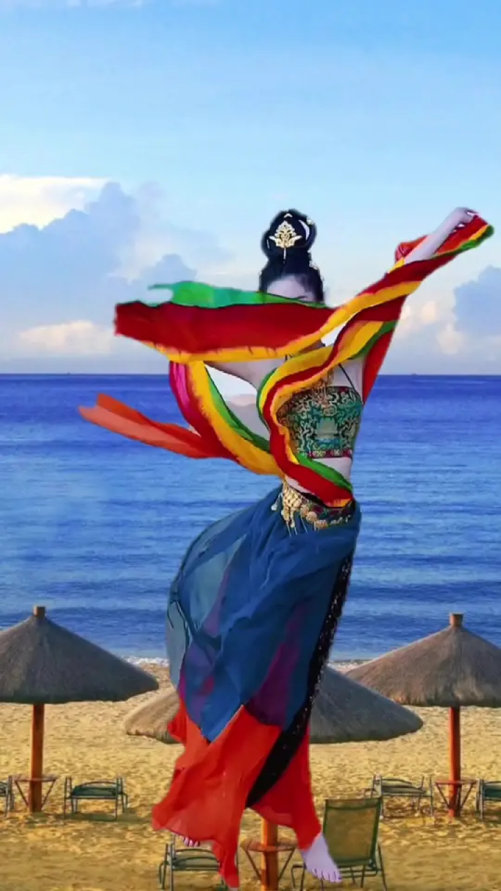 仙女下凡到人间 #飞天仙女 #舞姿优美人更美 #姑娘本是天仙不小心落