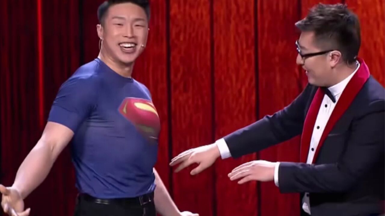 烧饼晒原来胖照,如今是肌肉猛男,现场秀起了身材