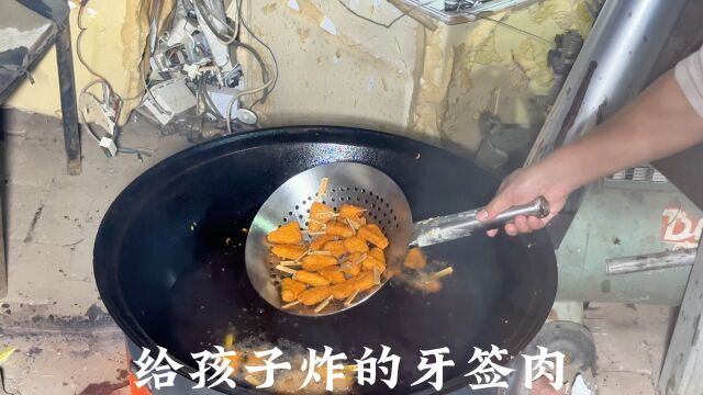 看他们每天起早贪黑,忙忙碌碌,累死累活,我什么忙也帮不上,唯一能做的就是给他们改变伙食,多做点好吃的