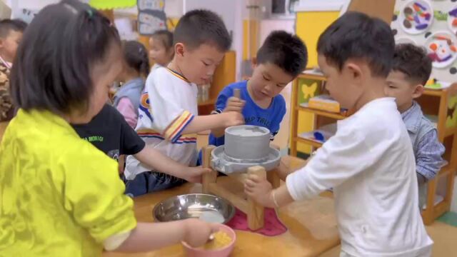 龙泉市滨江幼儿园小三班班本课程——制作豆腐娘