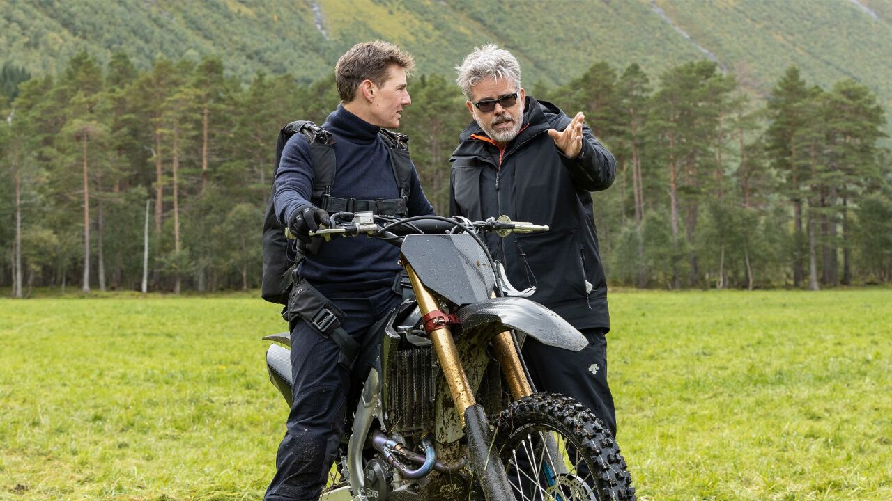 《碟中谍7》内地定档7月14日,阿汤哥骑摩托跳崖,心脏跳到嗓子眼