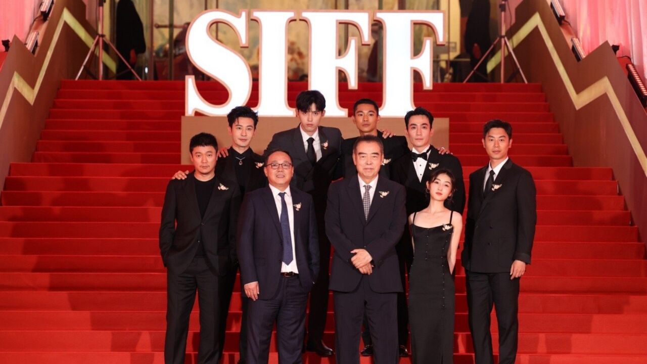 笑发财了!陈凯歌为红毯c位操碎了心,推朱一龙拉朱亚文拽黄晓明