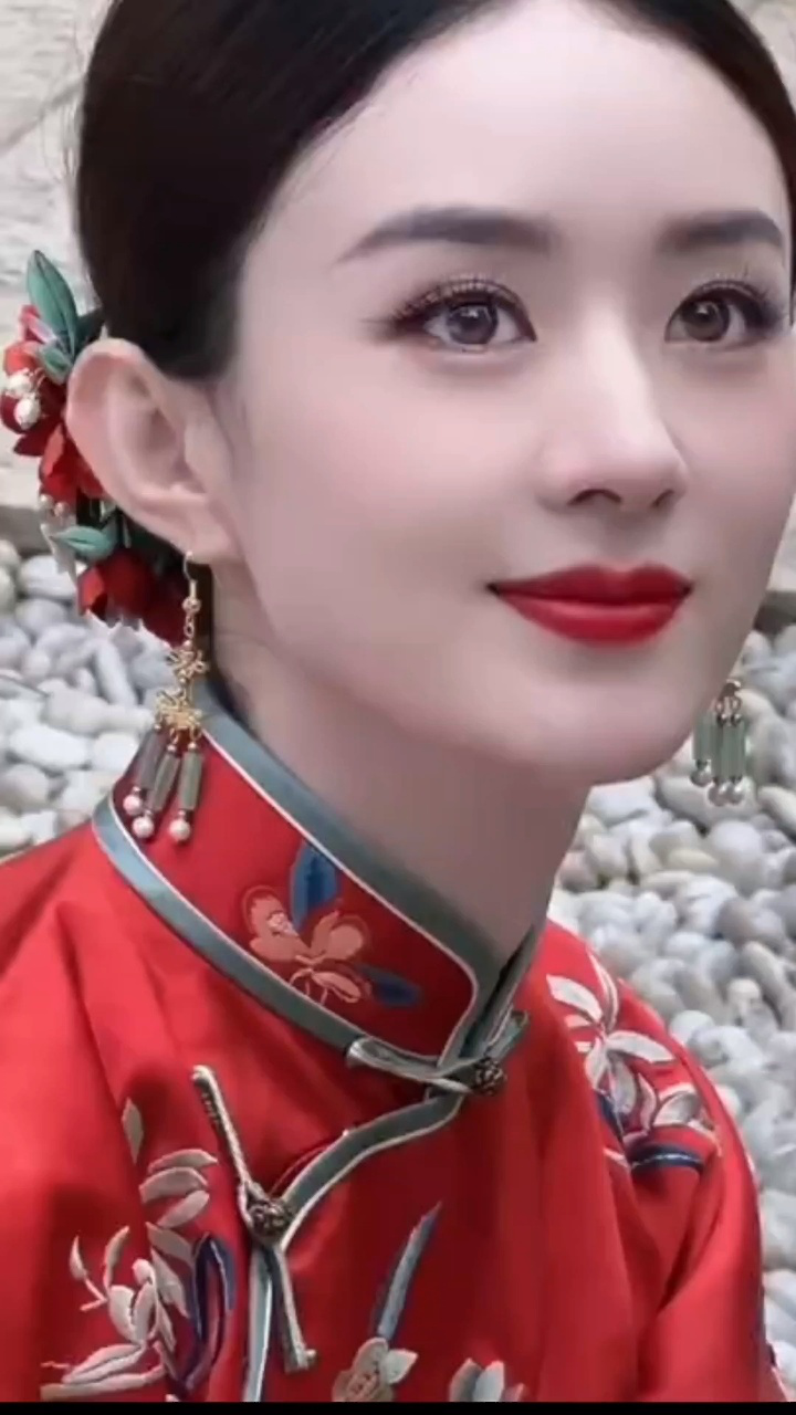 五月初五,让我们一起愿所念之人,岁岁安康#赵丽颖红色旗袍#旗袍的韵味
