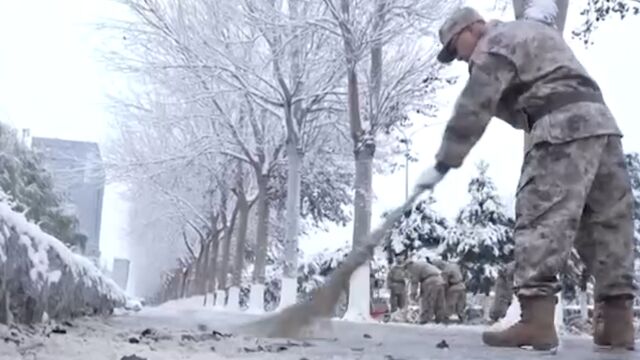 吉林长春:扫雪除冰,确保群众出行安全