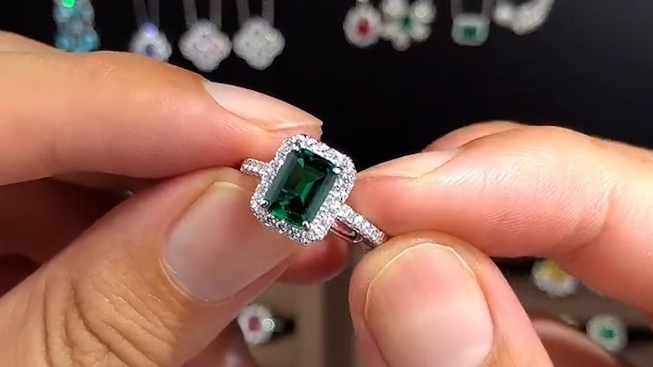 主播为带货编造与缅甸武装交易场景,珠宝商虚构缅甸场景直播带货