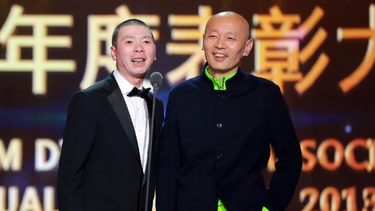 《非诚勿扰3》片场欢乐多,冯小刚怼脸特写出境,当狗仔偷拍葛优