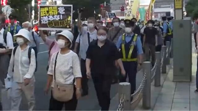 日本民众抗议首相岸田文雄参加北约峰会,抗议者:政府大幅增加防卫费,罔顾民生