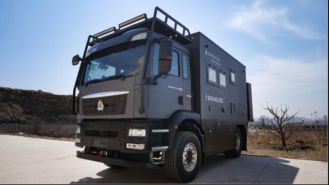 四驱汕德卡房车!7.36t动力三把锁自带20度电