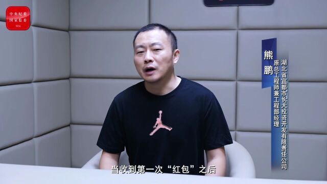 当上工程部经理后,他在灯红酒绿中迷失自我