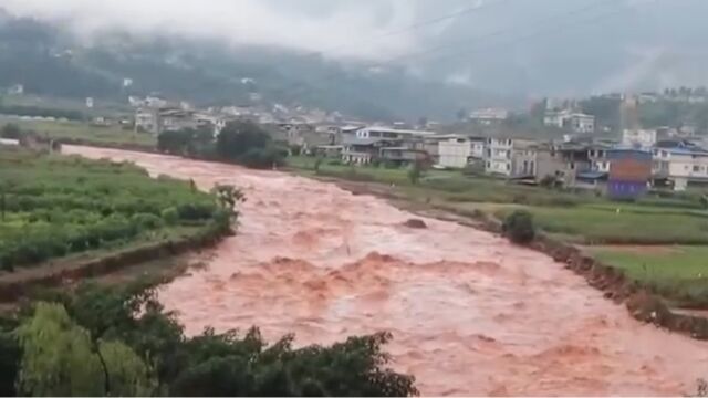 贵州习水遭遇连续暴雨,多地出现内涝