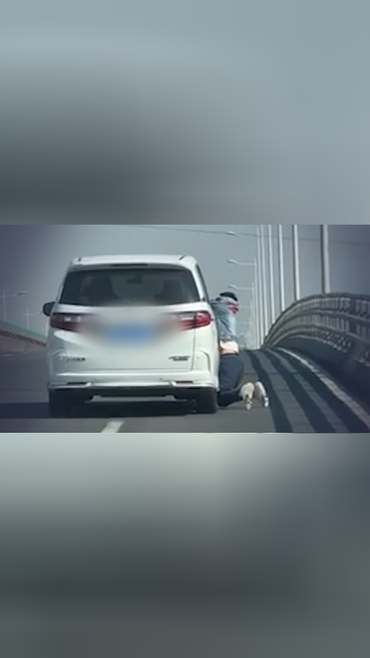 苏州一男子被轿车拖行数公里交警两人有纠纷派出所已介入