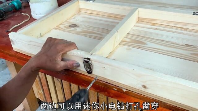 牛人竟手工制作出这么实用的创意折叠桌椅