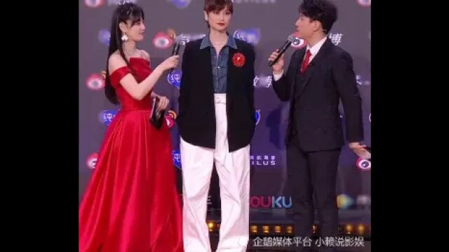 李宇春为何每次站在C位,因为她多年积累下来的人气,她应该