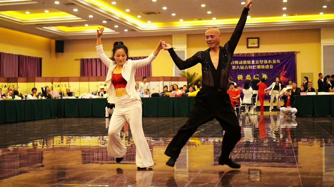 吉特巴《我是你的格桑花》韵律动感,舞蹈娴熟流畅