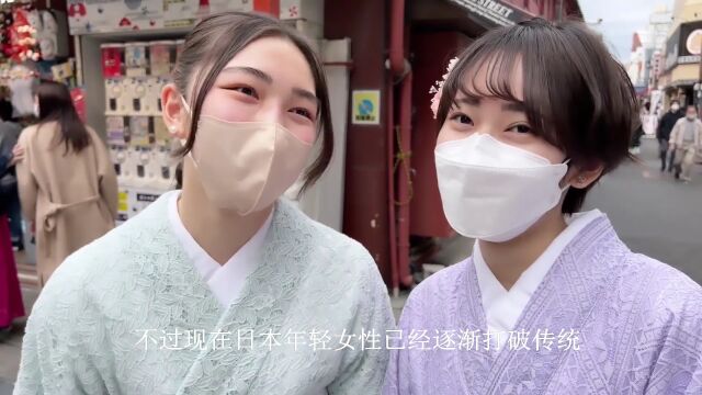 日本女人穿和服,里面竟不穿内衣?美女以身作则亲自示范