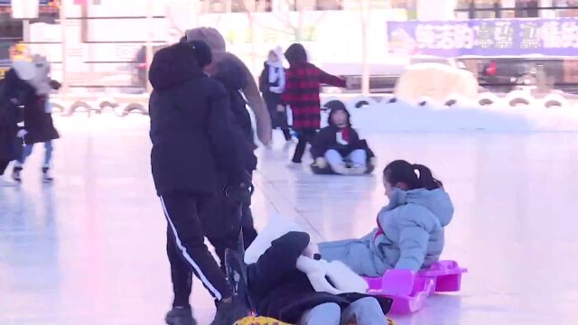 吉林延吉:操场浇冰堆雪 掀起校园冰雪运动热潮