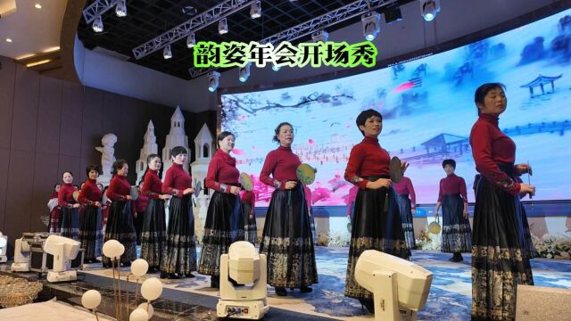 衡阳市韵姿模特艺术团年会展演大型创意开场秀 轻移莲步女人花