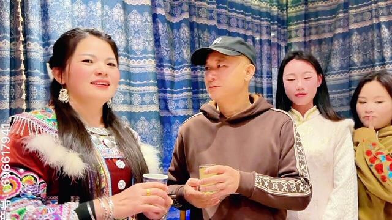 老青年融水找小菜花唱山歌,开心又搞笑#山歌对唱