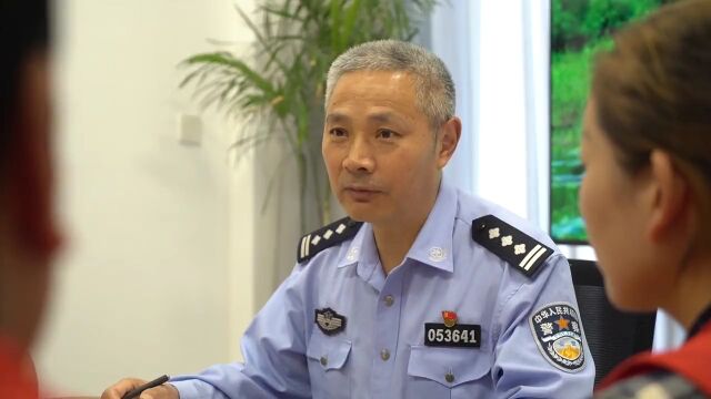 浙江这位白发民警,当选全国荣誉!_腾讯新闻