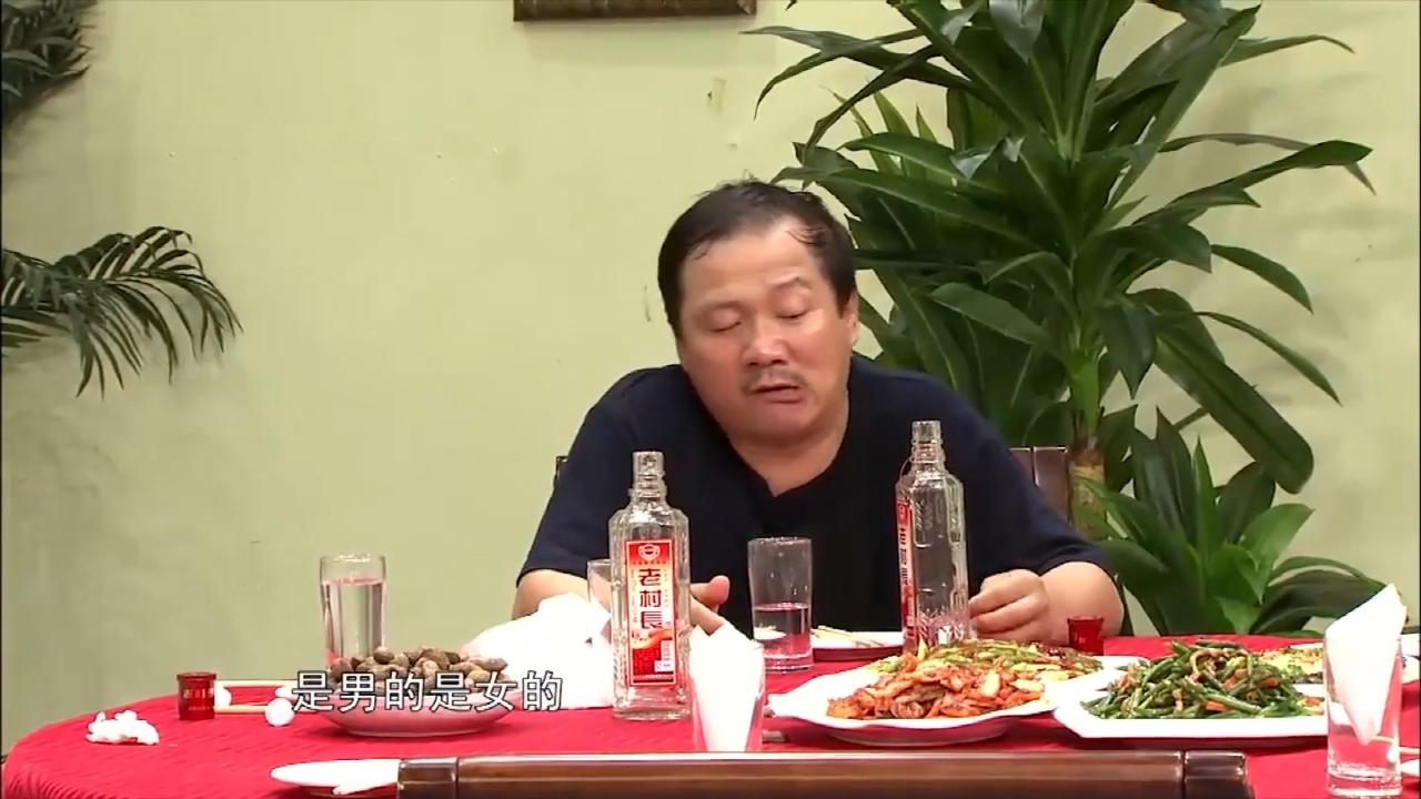 谢广坤玩"答题喝酒",喝得小宋全身湿透,太搞笑了