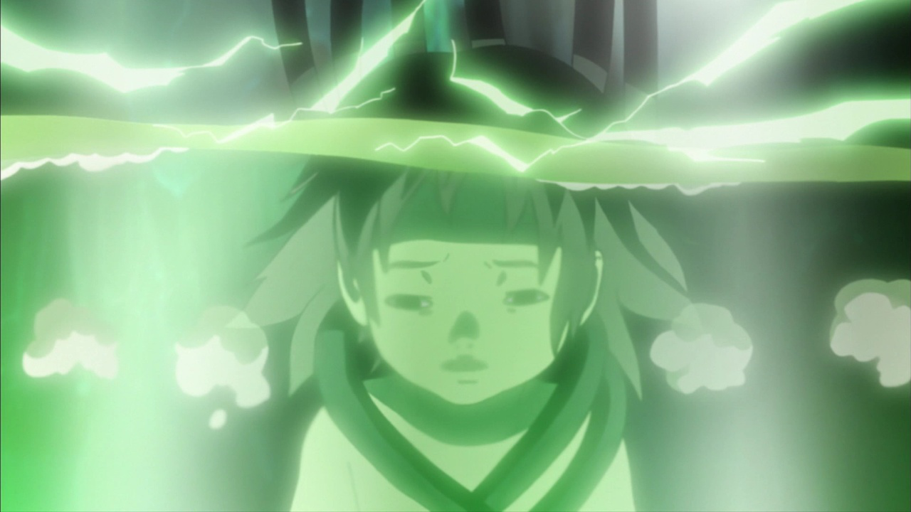 少年在卡卡西身后举起了苦无